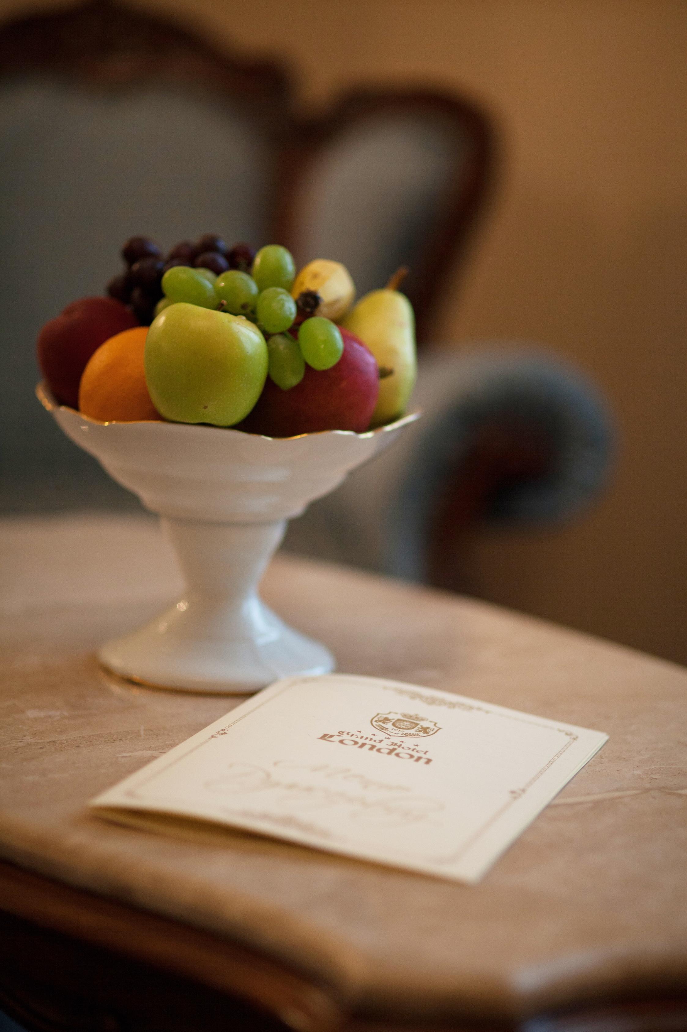 Grand Hotel London Varna Exterior foto Fruit bowl
