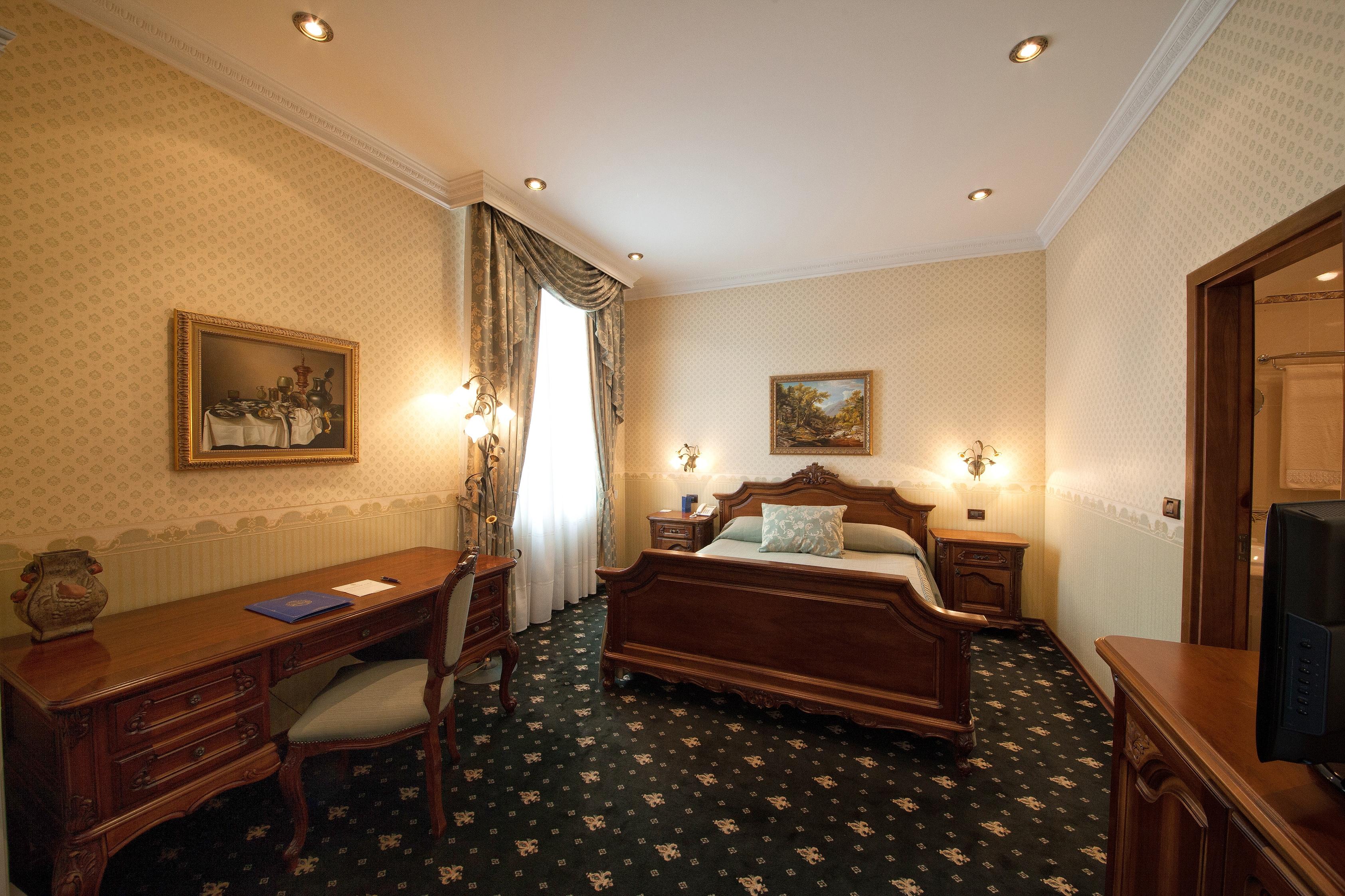Grand Hotel London Varna Exterior foto A room at the hotel