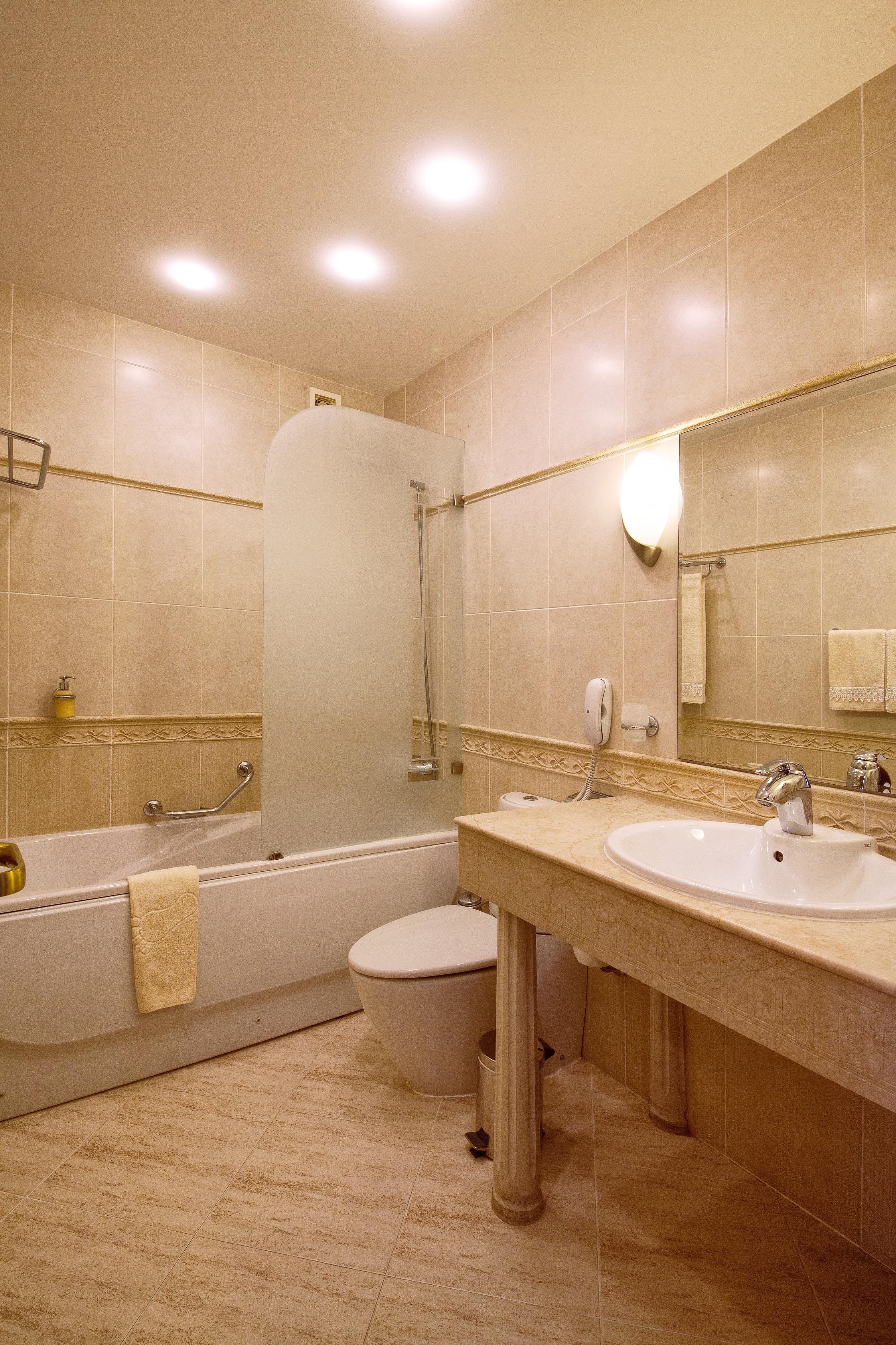Grand Hotel London Varna Exterior foto Bathroom with shower door