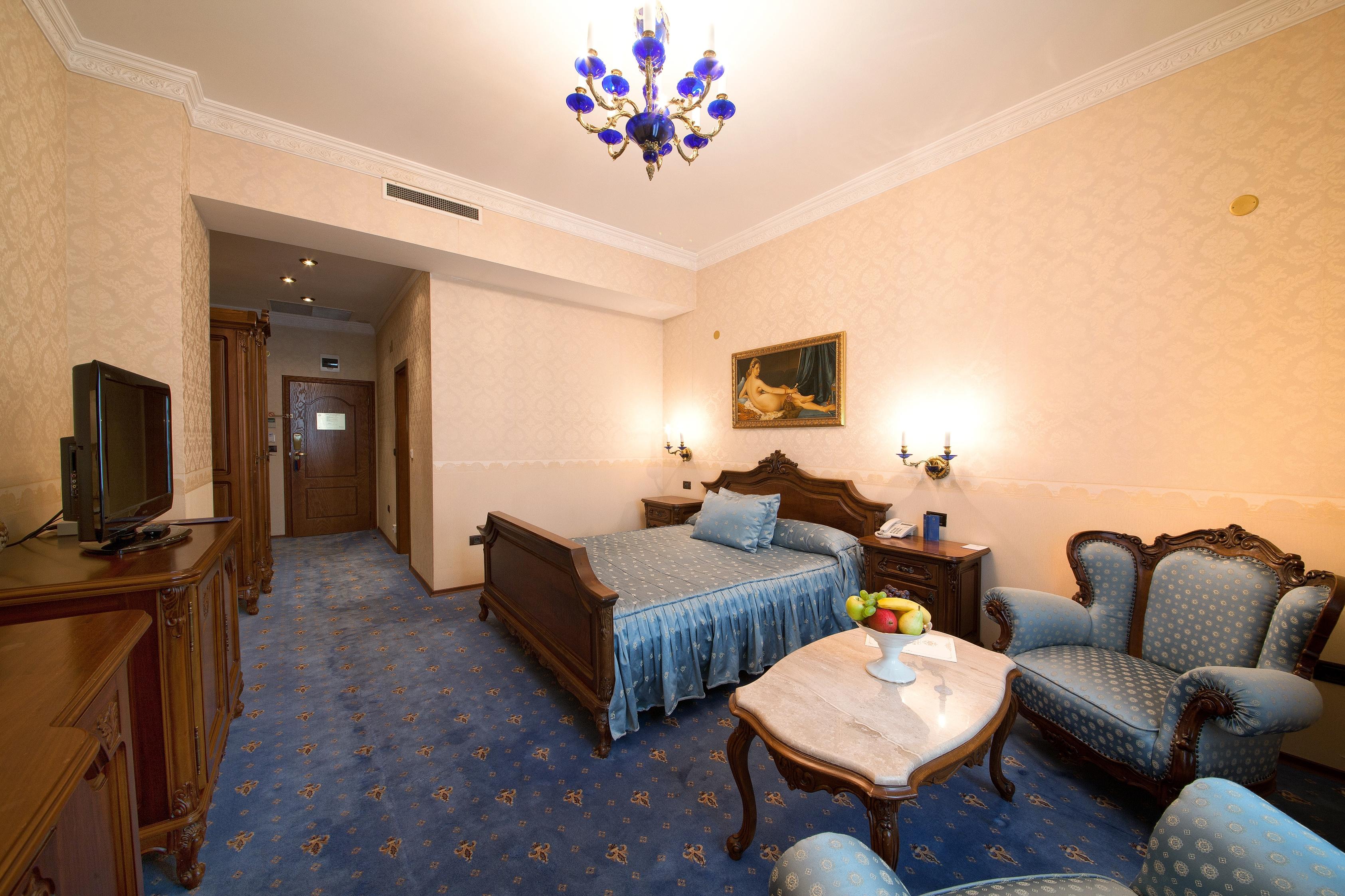 Grand Hotel London Varna Exterior foto A room at the hotel