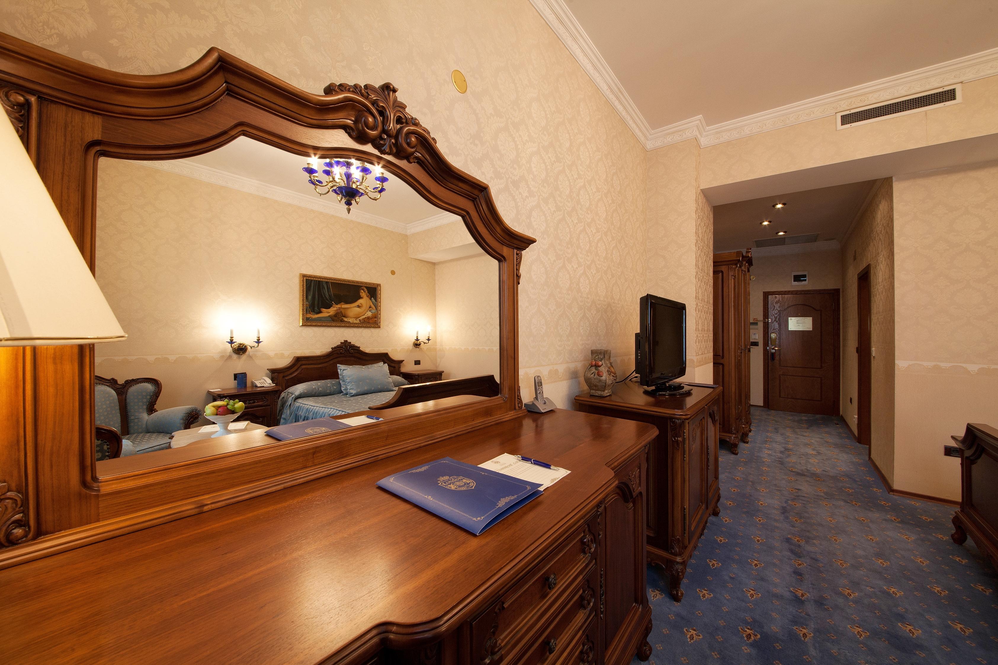 Grand Hotel London Varna Exterior foto A room at the hotel
