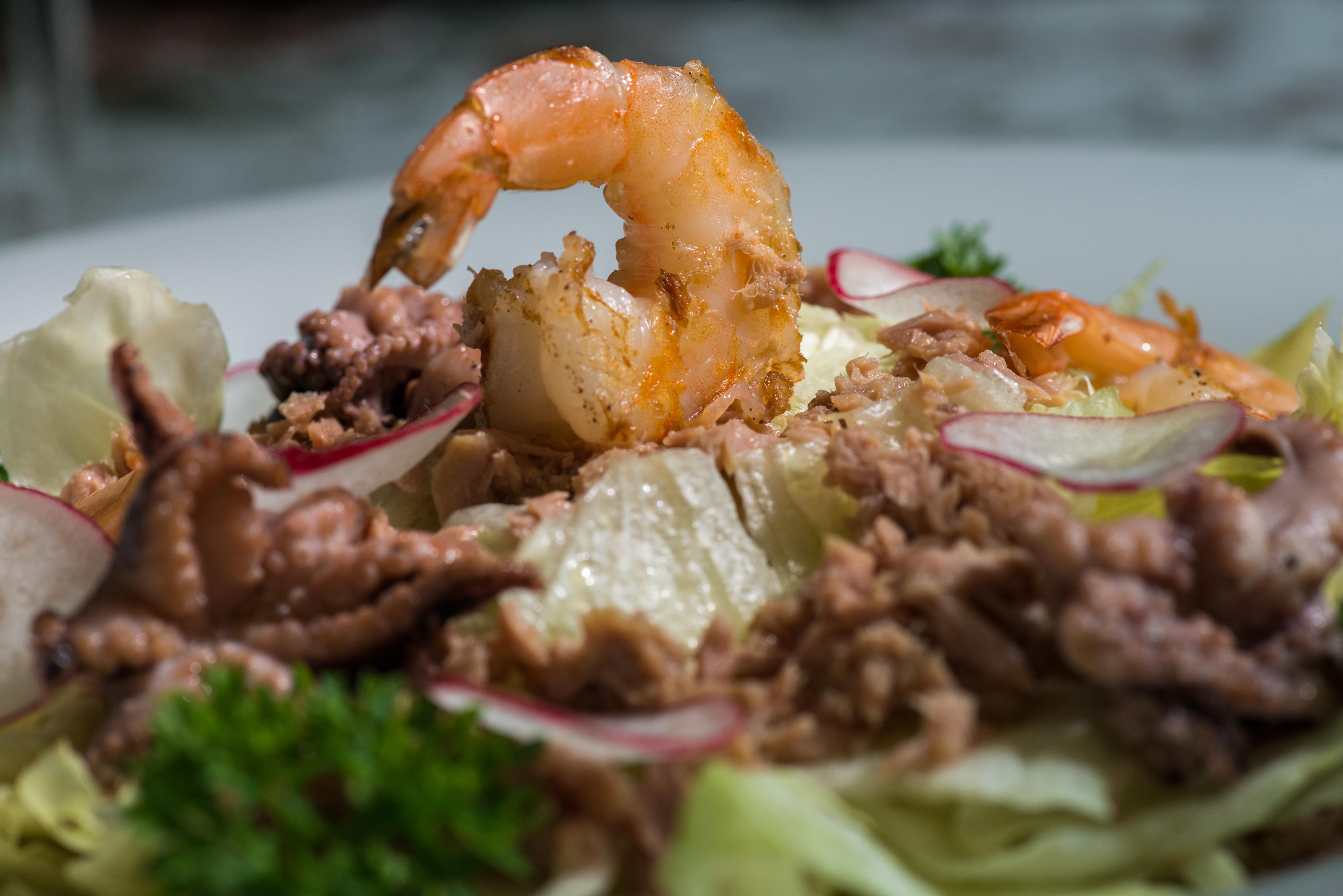 Grand Hotel London Varna Exterior foto Shrimp and octopus salad