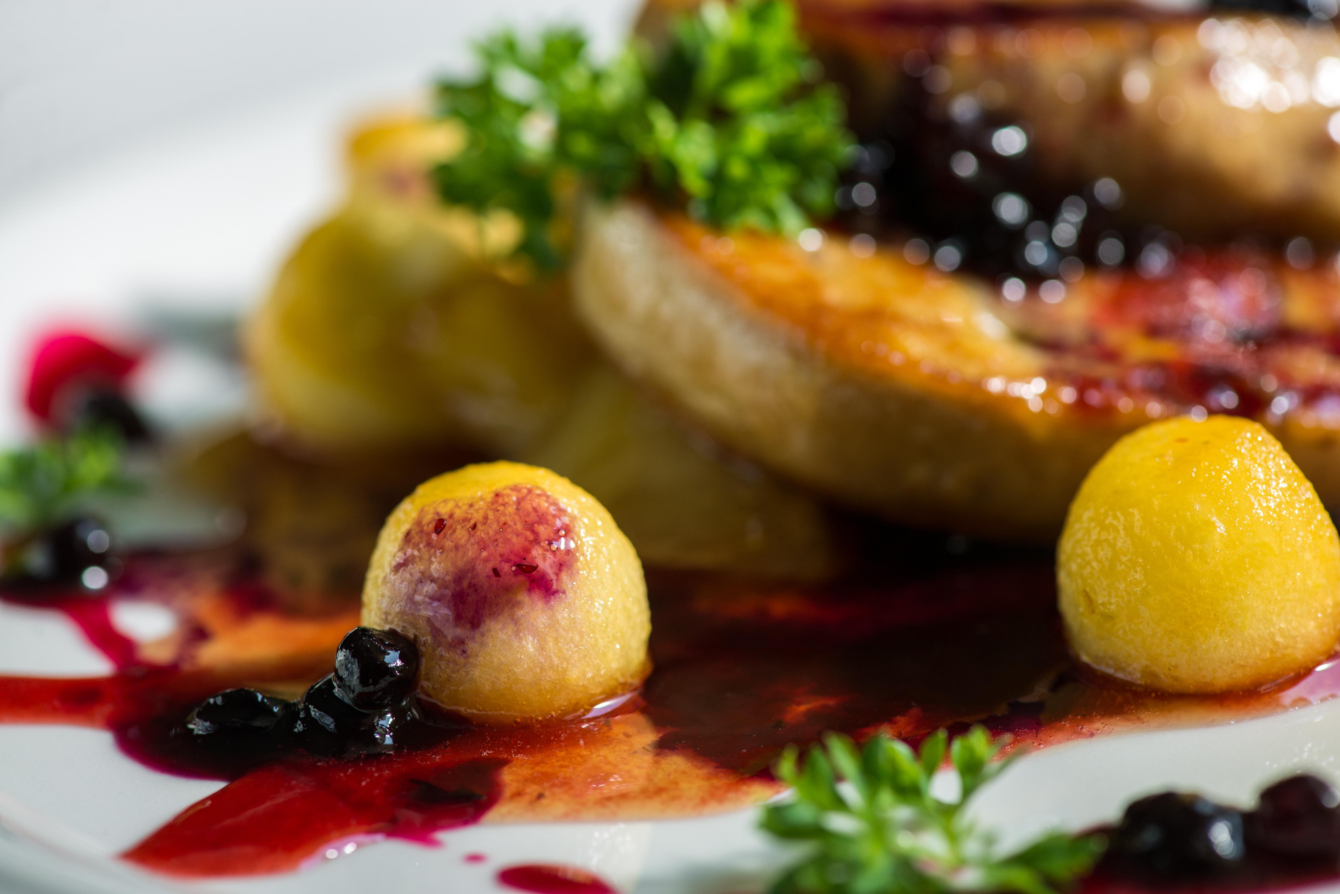 Grand Hotel London Varna Exterior foto A close-up of a plate of fruit