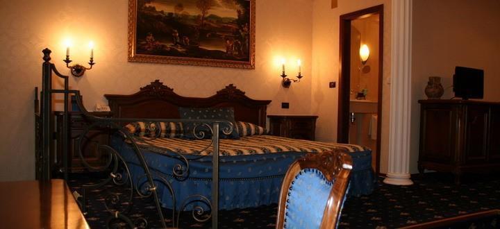 Grand Hotel London Varna Quarto foto A room at the hotel