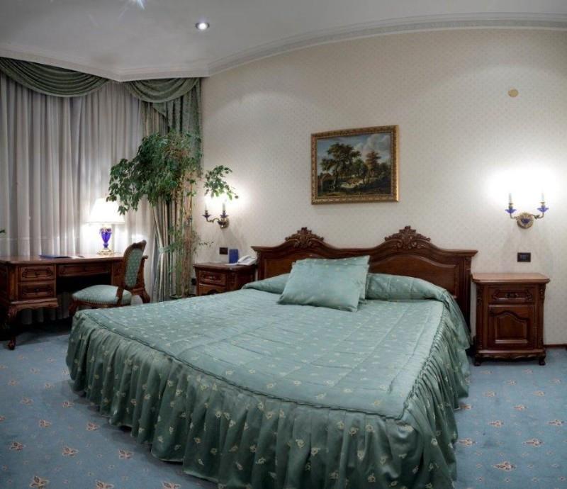 Grand Hotel London Varna Quarto foto A bedroom