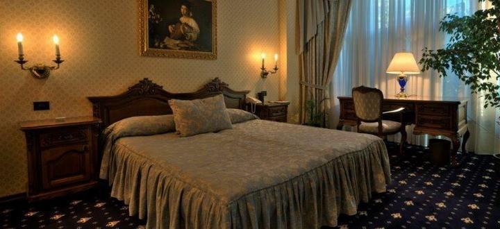 Grand Hotel London Varna Quarto foto A bedroom at the hotel
