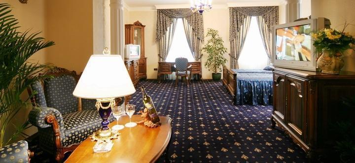 Grand Hotel London Varna Quarto foto A suite at the hotel