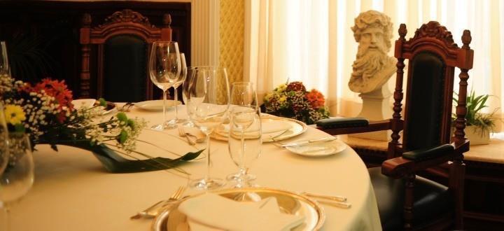 Grand Hotel London Varna Restaurante foto A table set for a meal